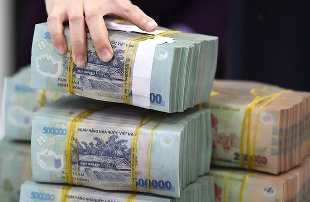 Một ngân hàng vừa chi thưởng Tết cho cán bộ nhân viên trong sáng nay, nhiều người được 4,5 tháng lương - Ảnh 1. Một ngân hàng vừa chi thưởng Tết cho cán bộ nhân viên trong sáng nay, nhiều người được 4,5 tháng lương - Ảnh 1.