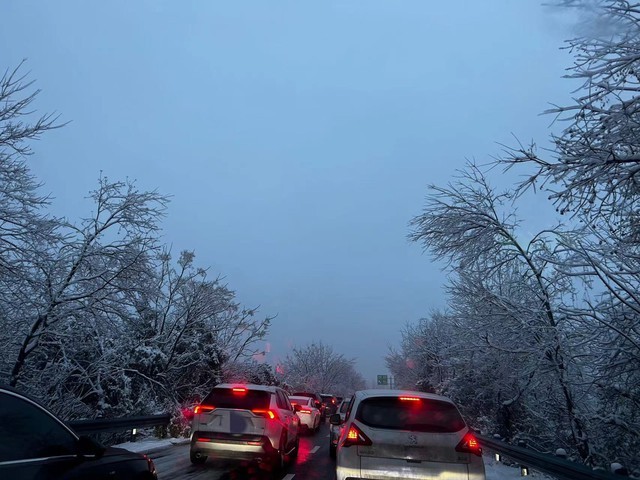 Trước và sau Tết là ‘ác mộng’ của người đi ô tô điện bên xứ Trung - Ảnh 1. Trước và sau Tết là ‘ác mộng’ của người đi ô tô điện bên xứ Trung - Ảnh 1.