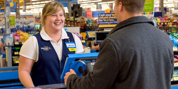 Khổ như Walmart: Cười với khách cũng bị chê, tập thể dục nhóm thì bị nói ngu ngốc, cuối cùng lỗ 1 tỷ USD, phải sa thải 11.000 lao động và bỏ chạy khỏi Đức - Ảnh 3.