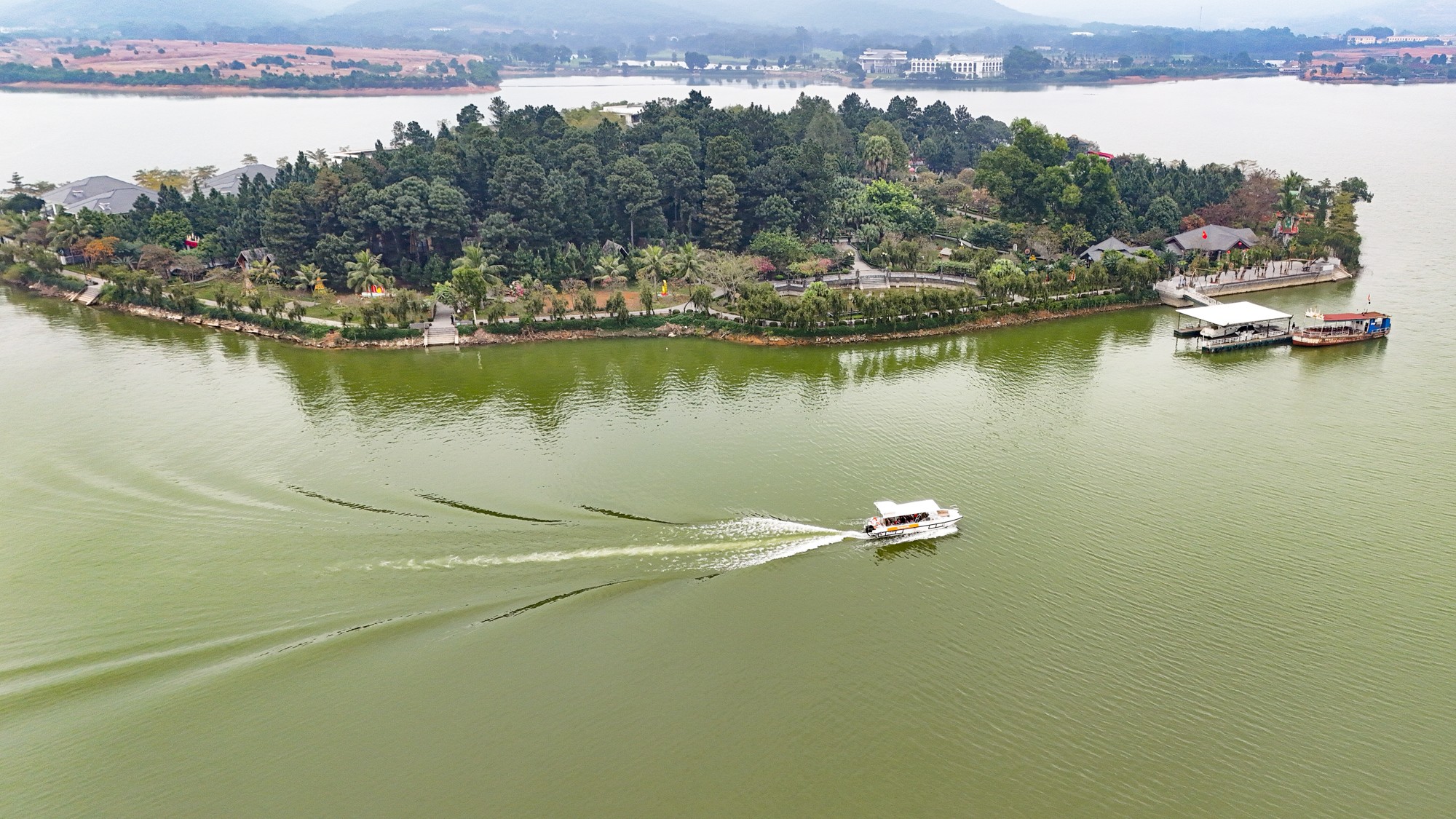 1.000 người đến vùng đất hoang đào cái hồ rộng bằng quận Hoàn Kiếm, 60 năm sau trở thành thiên đường nghỉ dưỡng ngay gần Hà Nội- Ảnh 7.