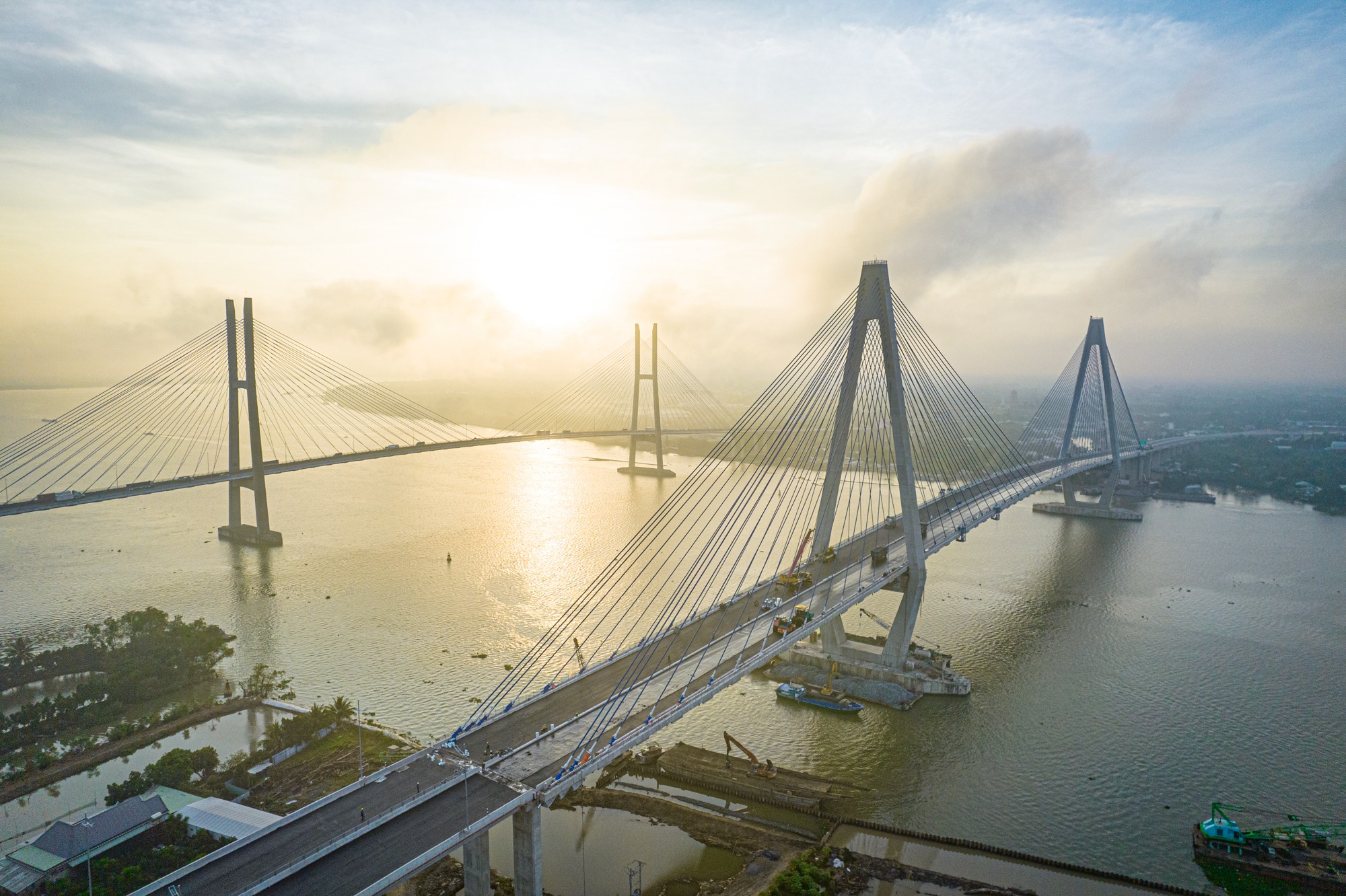 Các dự án hạ tầng nghìn tỷ được kỳ vọng sẽ thúc đẩy bất động sản công nghiệp- Ảnh 3. Ngắm cầu đắt nhất cao tốc Bắc - Nam phía đông trước ngày thông xe