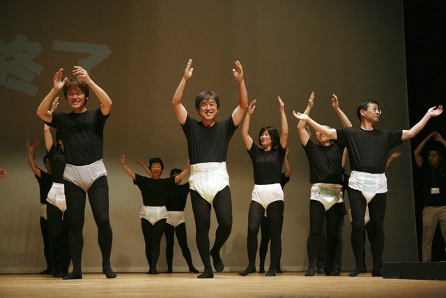 Bi kịch Nhật Bản: Hãng sản xuất tã trẻ em nổi tiếng chuyển sang chỉ làm sản phẩm người lớn, phá vỡ truyền thống 151 năm - Ảnh 1.