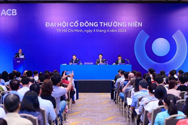 ĐHCĐ Ngân hàng ACB: Chốt mục tiêu lợi nhuận 22.000 tỷ đồng trong năm 2024, chia cổ tức tỷ lệ 25%- Ảnh 2. ĐHCĐ Ngân hàng ACB: Chốt mục tiêu lợi nhuận 22.000 tỷ đồng trong năm 2024, chia cổ tức tỷ lệ 25%- Ảnh 2.