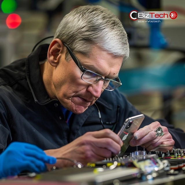 Apple đang cần Trung Quốc hơn bao giờ hết, liệu CEO Tim Cook có dám dịch chuyển sản xuất khỏi quốc gia tỷ dân? - Ảnh 1. Apple đang cần Trung Quốc hơn bao giờ hết, liệu CEO Tim Cook có dám dịch chuyển sản xuất khỏi quốc gia tỷ dân? - Ảnh 1.