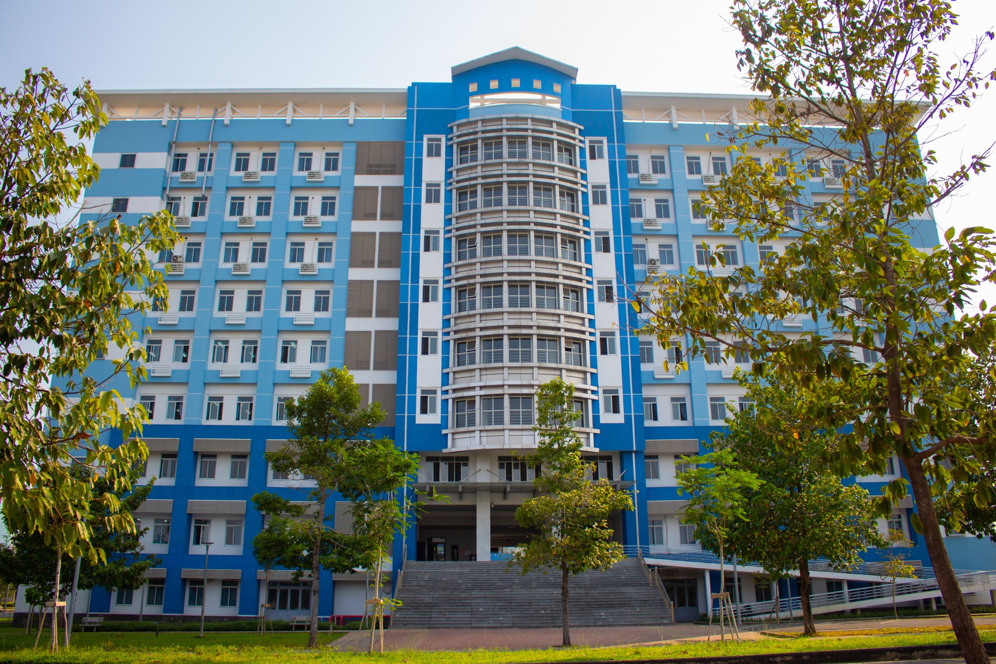 1 trường đại học là “lò” đào tạo tỷ phú nhưng sinh viên chỉ mơ ra được trường, mỗi năm có vài trăm người bị cho thôi học- Ảnh 14. 1 trường đại học là “lò” đào tạo tỷ phú nhưng sinh viên chỉ mơ ra được trường, mỗi năm có vài trăm người bị cho thôi học- Ảnh 14.