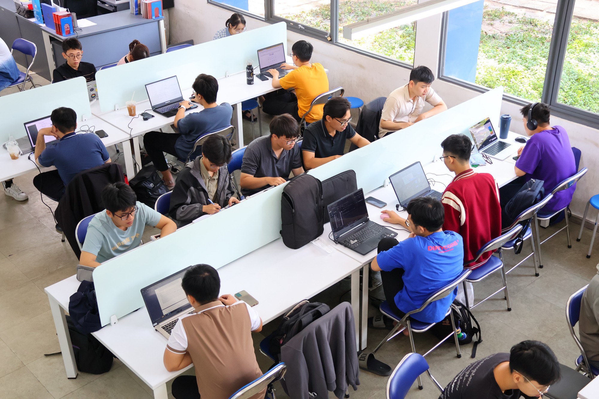 1 trường đại học là “lò” đào tạo tỷ phú nhưng sinh viên chỉ mơ ra được trường, mỗi năm có vài trăm người bị cho thôi học- Ảnh 9. 1 trường đại học là “lò” đào tạo tỷ phú nhưng sinh viên chỉ mơ ra được trường, mỗi năm có vài trăm người bị cho thôi học- Ảnh 9.