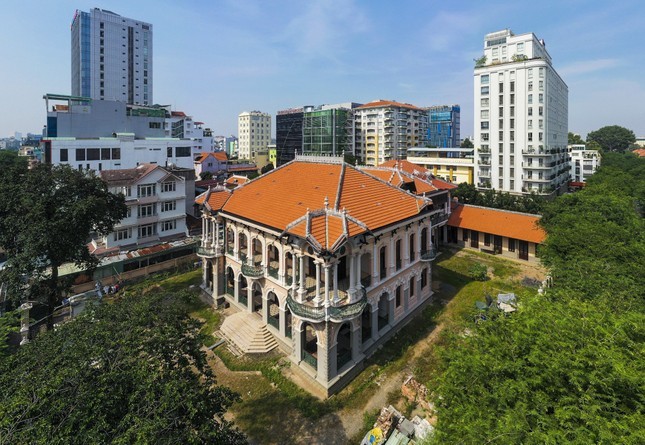 Ai đứng tên sở hữu căn biệt thự cổ rộng gần 3.000 m2 mà bà Trương Mỹ Lan xin không kê biên?- Ảnh 1.