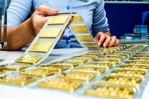 gia-vang-hom-nay-ngay-22-2-vang-trong-nuoc-lui-sau-van-dat-hon-the-gioi-17-2-trieu-dong-luong-1708568578.jpg