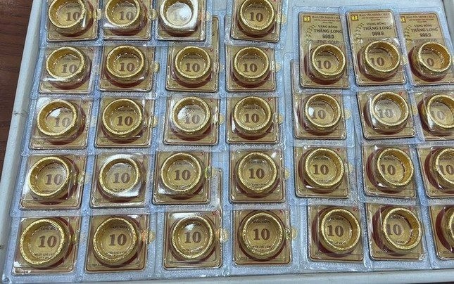 gia-vang-hom-nay-ngay-24-2-vang-sjc-lai-tang-200-000-dong-luong-o-ca-hai-chieu-1708743169.jpg