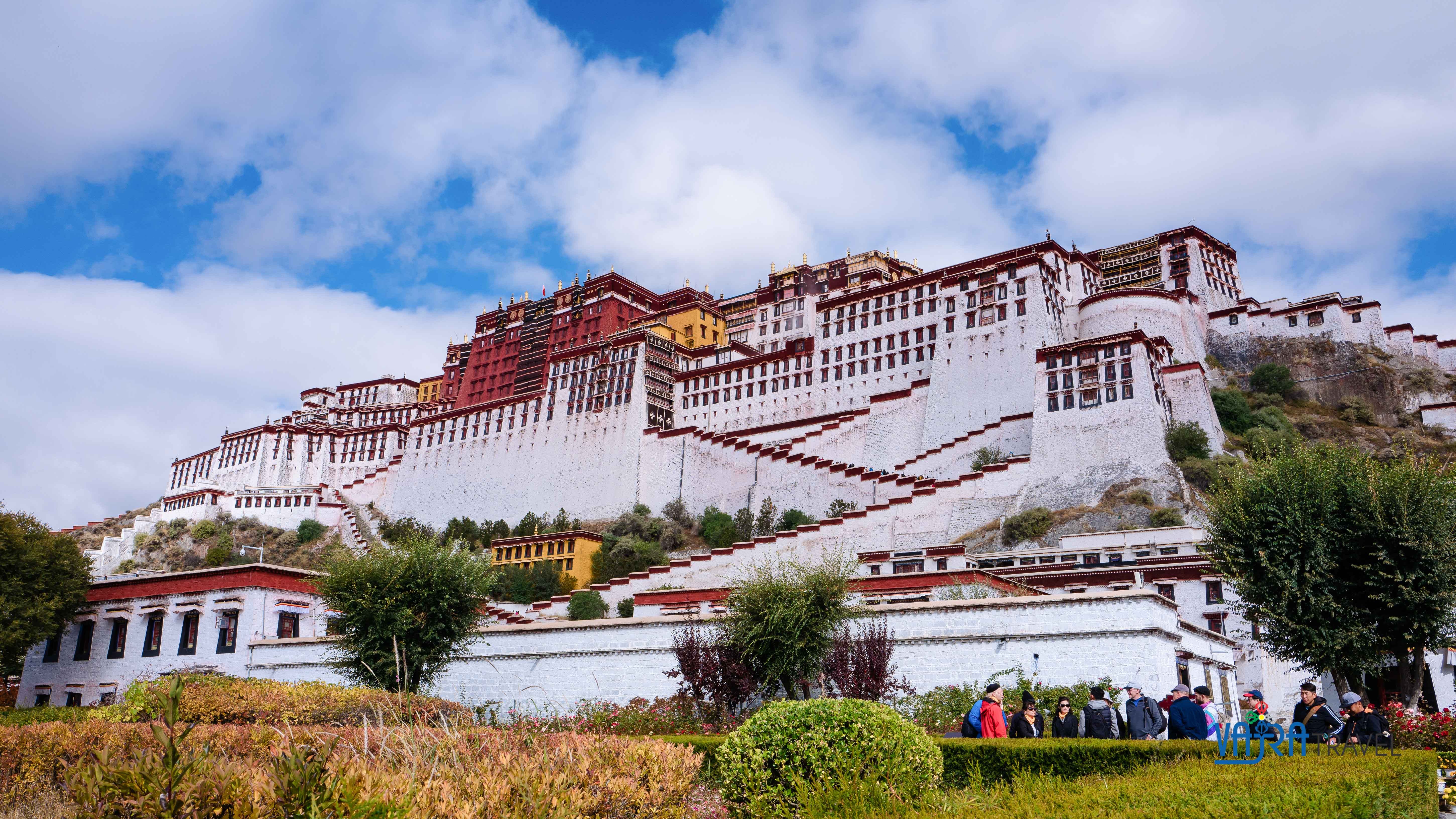 cung-potala-2-1720346004.jpg