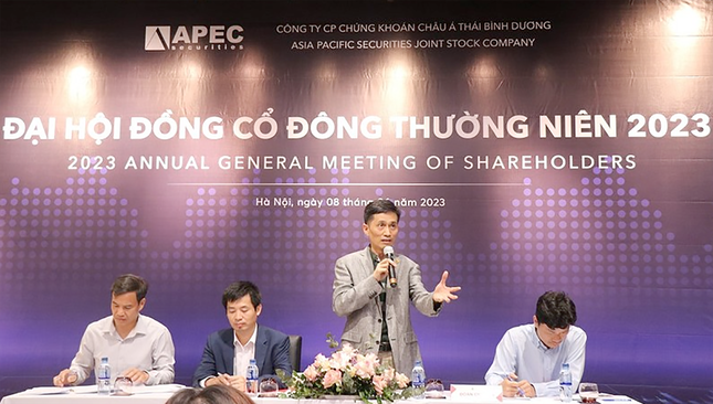 chung-khoan-apec-noi-gi-ve-viec-co-phieu-xanh-lam-6-phien-lien-tiep-1688439279.png