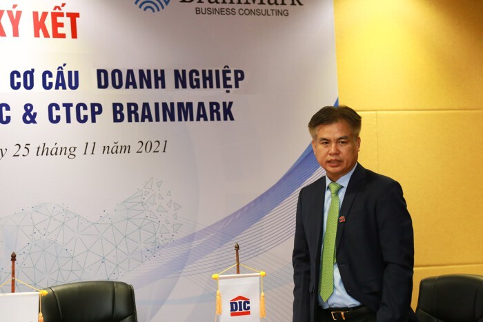 vua-roi-ghe-nong-dic-corp-ong-hoang-van-tang-muon-ban-hon-900-000-co-phieu-1694227002.jpg