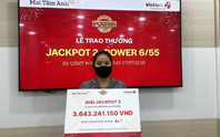 Người phụ nữ TP.HCM trúng Vietlott hơn 3,6 tỷ đồng, không đeo mặt nạ khi nhận giải