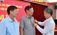 Trao Huy hiệu 35 năm tuổi Đảng cho 5 đảng viên Đảng bộ Trung ương Hội Luật gia Việt Nam