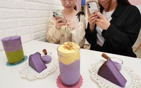 Không phải matcha, một nguyên liệu màu tím đang ‘xâm chiếm’ khắp các quán cà phê, trở thành hiện tượng toàn cầu