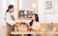 SmartPOS & SoftPOS: Hai giải pháp dẫn đầu xu thế thanh toán thẻ không tiền mặt cho tiểu thương và hộ kinh doanh