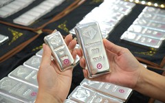 Giá bạc chờ tín hiệu cắt giảm lãi suất từ FED