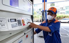 Giá xăng tăng nhẹ chiều 13/11