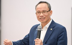 TS Cấn Văn Lực: Khi việc tiếp cận vàng trở nên quá khó, tâm lý tò mò và đổ xô mua càng tăng, đẩy thị trường vào bất ổn