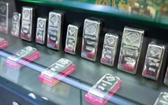 Giá bạc giảm sau báo cáo việc làm của Mỹ