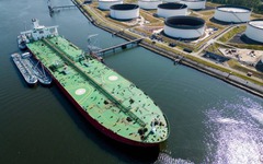 Giá tàu chở dầu tăng gần 600%, chuyện gì đang xảy ra?