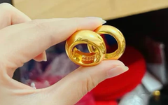 Đôi nam nữ bán 2 cây vàng giá 282 triệu đồng, vừa đi khỏi thì người mua báo công an