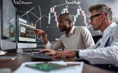 Khối ngoại thẳng tay bán ròng hơn 1.300 tỷ đồng trong phiên VN-Index giảm sâu, cổ phiếu nào bị "xả" mạnh?