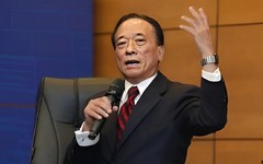 Ngân hàng ồ ạt tăng lãi suất tiết kiệm, TS. Nguyễn Trí Hiếu nhận định: “Nhiều nhà băng đang rất cần vốn”