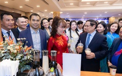 Khoảnh khắc Thủ tướng ghé thăm VikKafe - Câu chuyện truyền cảm hứng về những người phụ nữ ngân hàng số