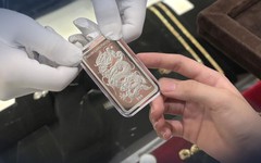 Giá bạc ổn định ở mức hơn 64 triệu đồng/kg