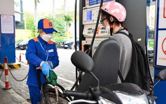 Giá xăng giảm hơn 400 đồng/lít chiều 18/12