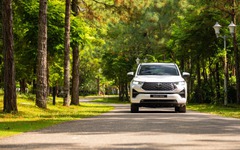 Toyota Innova Cross 2025 có thêm lựa chọn, rẻ hơn bản xăng đang bán 100 triệu đồng