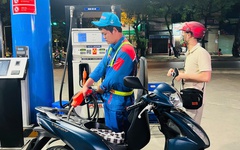 Giá xăng giảm 600 đồng/lít chiều 25/12