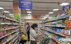 Tiểu thương chợ truyền thống “nín thở” chờ Tết