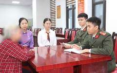 Bắc Ninh: Cụ bà đến ngân hàng chuyển 450 triệu đồng sau 2 tuần liên tục bị kẻ lừa đảo gọi điện đe dọa – Nhân viên TPBank thấy bất thường, lập tức báo công an