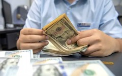 Mua bán trái phép ngoại tệ từ bao nhiêu tiền sẽ bị phạt?