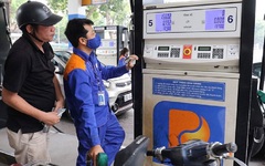 Giá xăng tăng 500 đồng/lít chiều 4/12