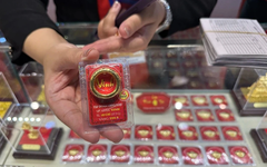 Cập nhật giá vàng hôm nay ngày 19/4: Vàng trong nước 'rơi' xuống 114,5 triệu đồng/lượng