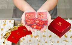 Cập nhật giá vàng hôm nay ngày 23/4: SJC 'hạ nhiệt' còn 121 triệu đồng/lượng