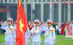 Trang nghiêm lễ chào cờ chào mừng 50 năm Giải phóng miền Nam, thống nhất đất nước