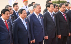 Lãnh đạo Đảng, Nhà nước cùng các ĐBQH vào Lăng viếng Chủ tịch Hồ Chí Minh