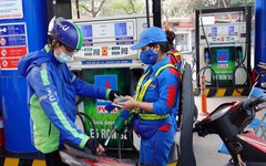 Giảm 2 lần trong tuần, giá xăng RON 95 về sát ngưỡng 19.000 đồng/lít