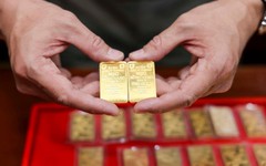 Cập nhật giá vàng hôm nay ngày 26/6: Vàng SJC tăng 300.000 đồng/lượng