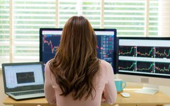 Kết quả khảo sát: Hầu hết phụ nữ tham gia đầu tư đều nuối tiếc vì điều này