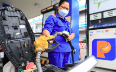 Giá xăng, dầu dự kiến diễn biến trái chiều vào ngày 17/7