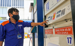 Giá xăng có thể tiếp tục giảm vào chiều 24/7