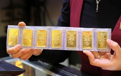 Cập nhật giá vàng hôm nay ngày 12/8: Vàng SJC đứng yên khi thế giới giảm mạnh