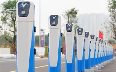 Ông Phạm Nhật Vượng vừa đưa vào vận hành trạm sạc xe điện lớn nhất Việt Nam: Tổng cộng gần 1.200 cổng sạc, toạ lạc ở công trình top 10 thế giới