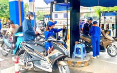 Giá xăng giảm, dầu tăng chiều 22/1