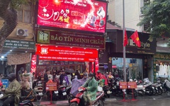 Bảo Tín Minh Châu cơ sở Trần Nhân Tông ngừng bán vàng: Dòng người vẫn dầm mưa chờ đợi